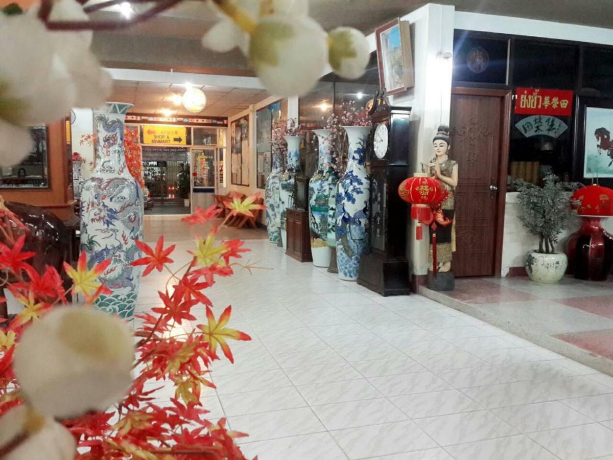 Thairungruang Hotel Surat Thani Exterior foto